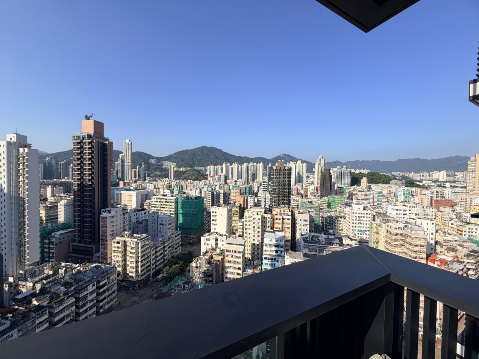 高層現樓單位露台北望山景